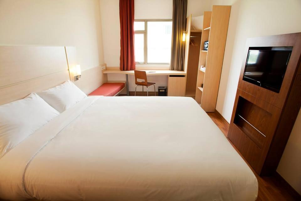 Ibis Saigon South Khách sạn